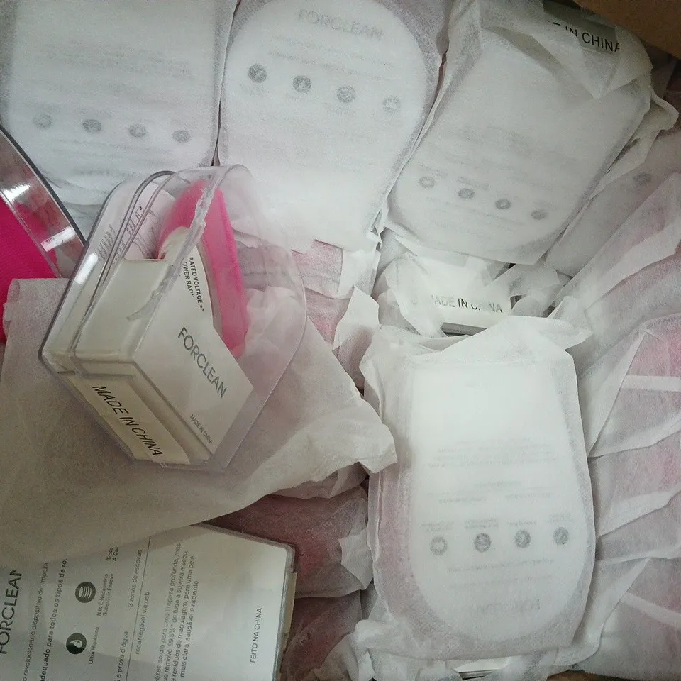 BOX OF APPROXIMATELY 25 FORCLEAN FACIAL CLEANSING DEVICES IN PINK