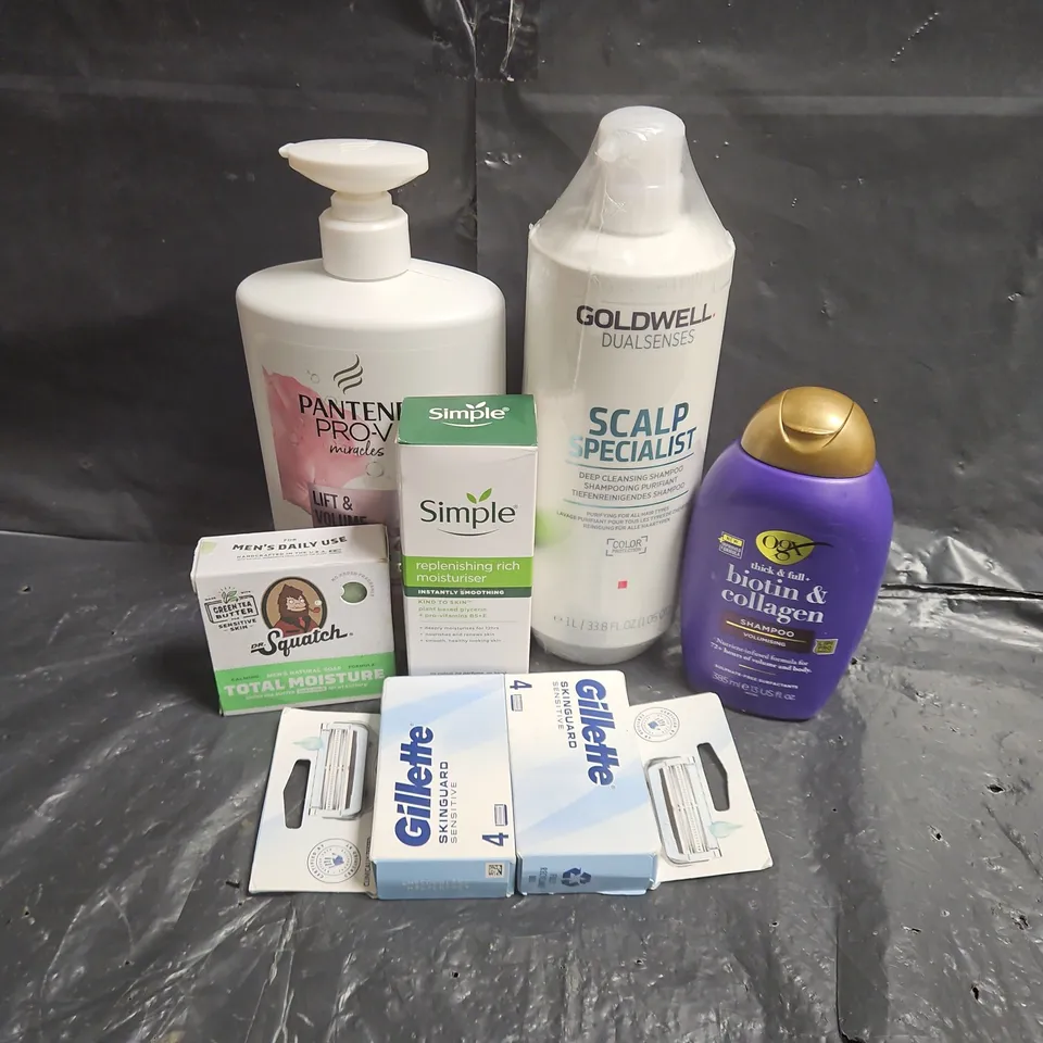 APPROXIMATEY 20 ASSORTED HEALTH AND BEAUTY PRODUCTS TO INCLUDE - GOLDWELL SCALP SPECIALIST SHAMPOO - DR SQUATCH SOAP - GILLETTE SKINGUARD BLADES - ETC