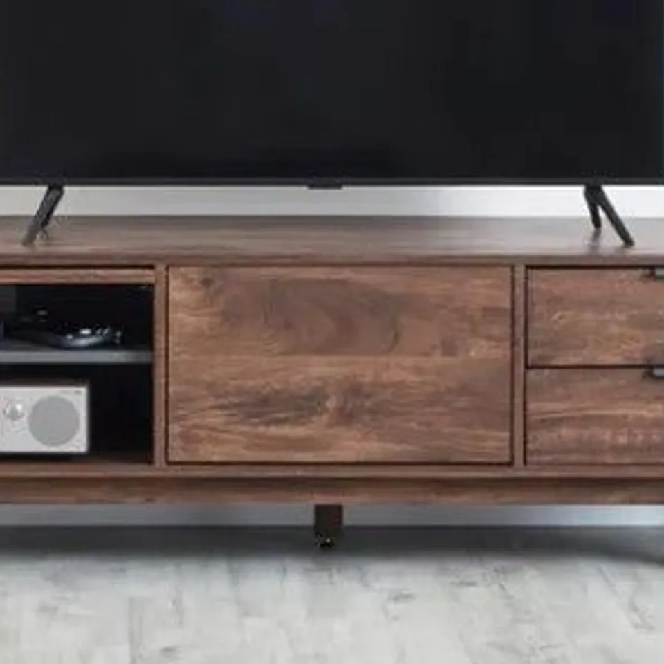 BOXED CARSON EXTRA WIDE TV UNIT 