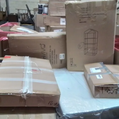 PALLET CONTAINING VARIOUS ASSORTED BOXED HOUSEHOLD ITEMS TO INCLUDE: MINI GREENHOUSE, SOFA BED, OFFICE CHAIR AND LOTS MORE UNMARKED BOXED ITEMS 
