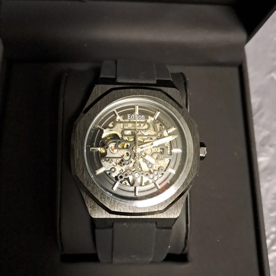 EDISON EXHIBITION DIAL GENTS WATCH WITH BLACK CASE AND RUBBER STRAP