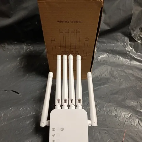 BOXED PLUG IN WIRELESS REPEATER