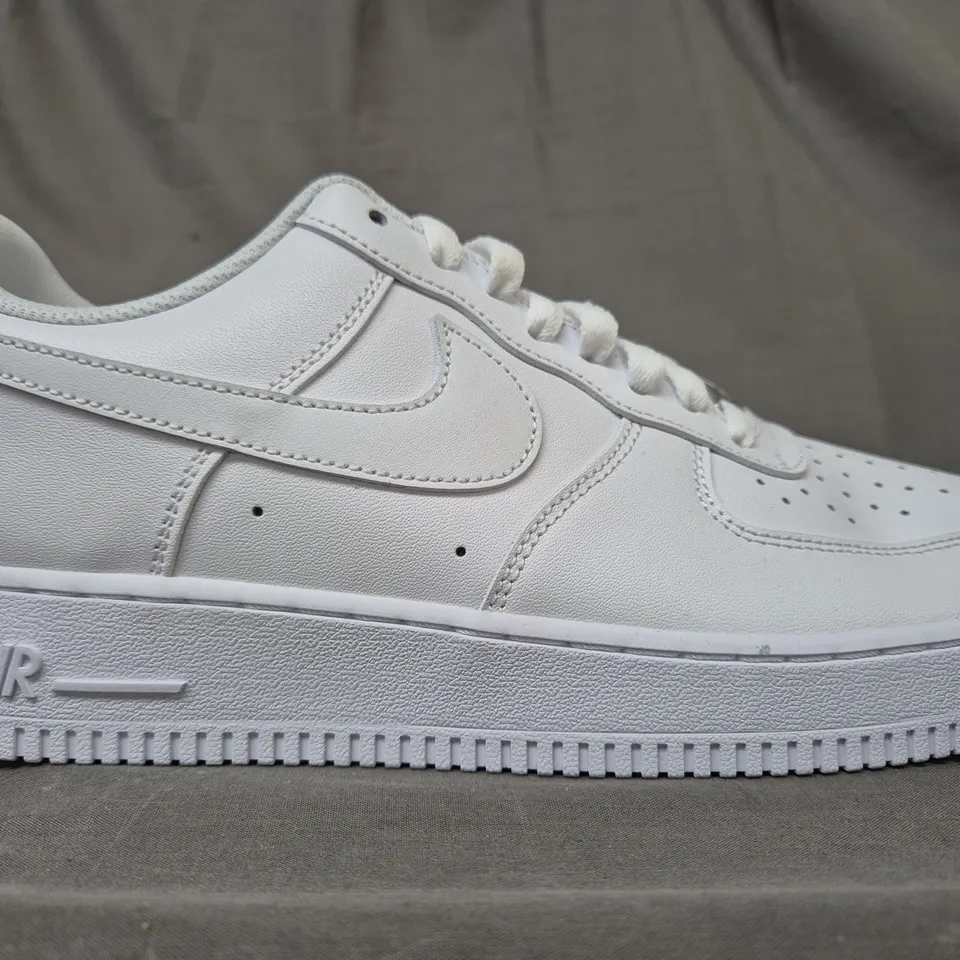 PAIR OF NIKE AIR FORCE 1 SHOES IN WHITE UK SIZE 10