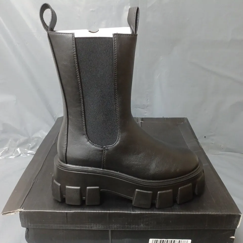 BOXED PAIR OF PRETTYLITTLETHING WIDE FIT EXTREME CHUNKY SOLE CALF HIGH CHELSEA BOOTS IN BLACK - SIZE 3