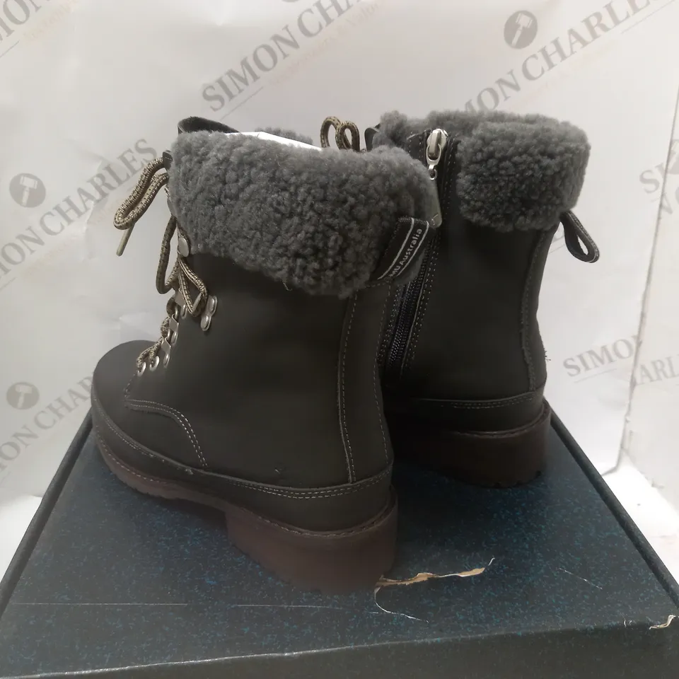 BOXED OKAB WATERPROOF LEATHER BOOTS - SIZE 8