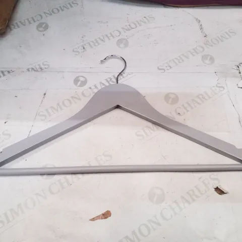 HARBOUR HOUSEWARES WOODEN CLOTHES HANGERS (SET OF 10)