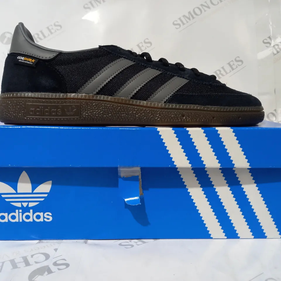 BOXED PAIR OF ADIDAS HANDBALL SPEZIAL SHOES IN BLACK/GREY UK SIZE 8