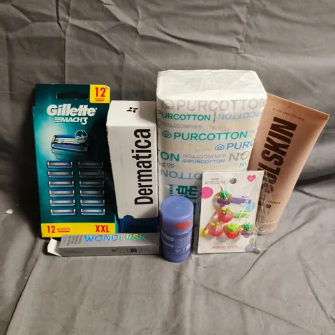 APPROXIMATEY 20 ASSORTED HEALTH AND BEAUTY PRODUCTS TO INCLUDE - DERMATICA SQUALENE CREAM CLEANSER - HELLO SUNDAY INVISIBLE SUNSTICK - WONDERSKIN ALL DAY LIP STAIN IN PLAYFUL - ETC