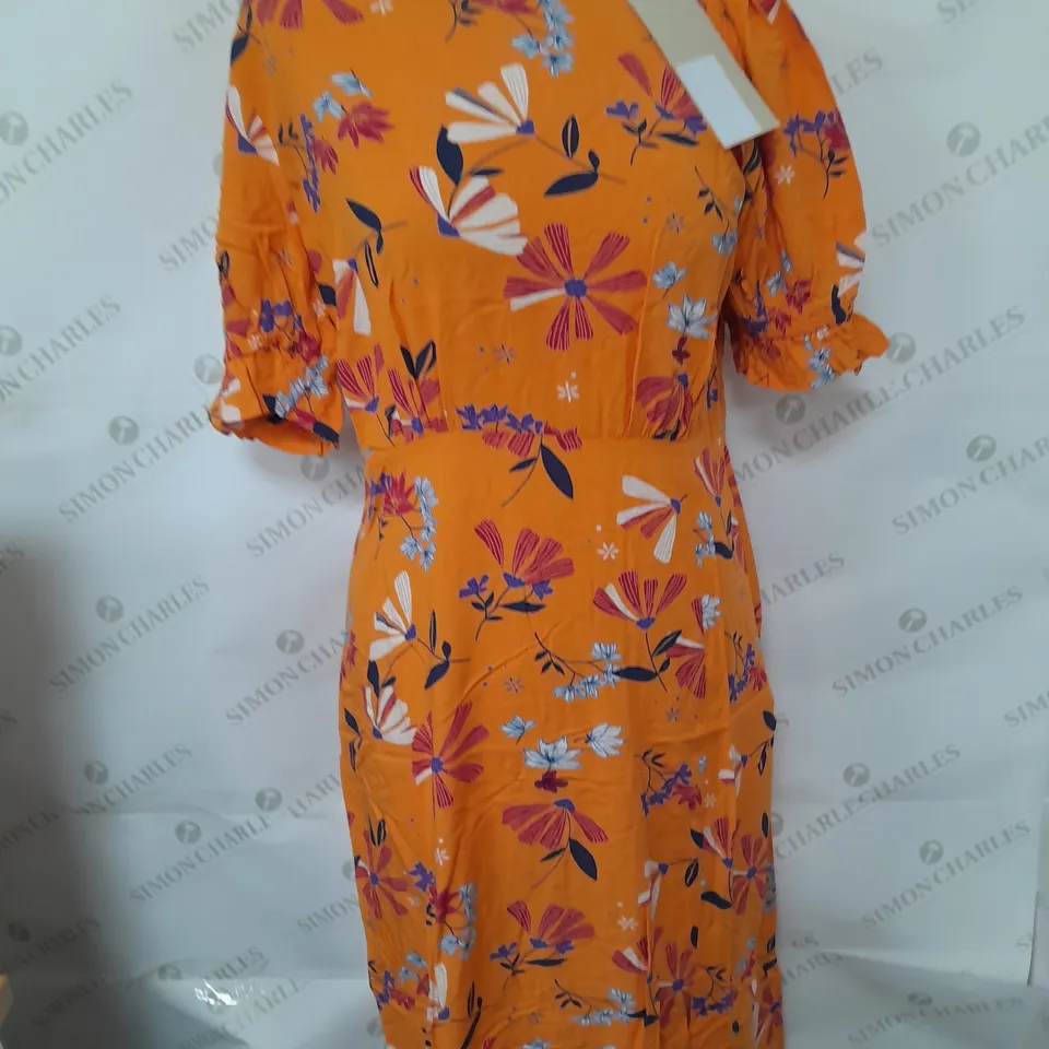 BAG OF 10 DRESSES IN TO INCLUDE RED AND ORANGE 