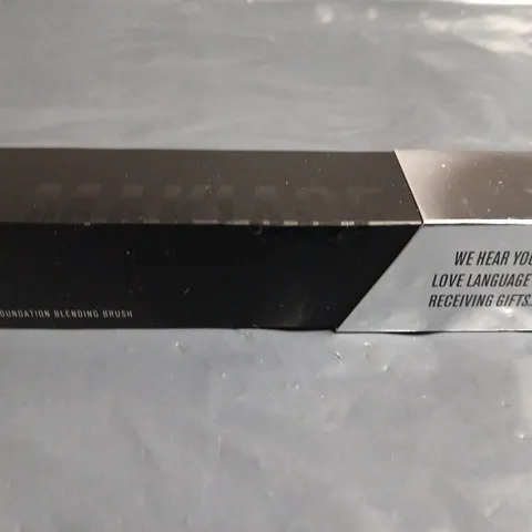 IL MAKIAGE FOUNDATION BLENDING BRUSH 