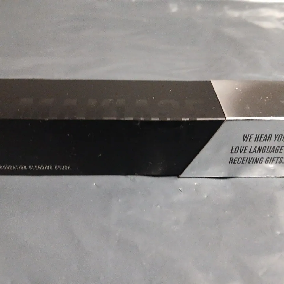 IL MAKIAGE FOUNDATION BLENDING BRUSH 