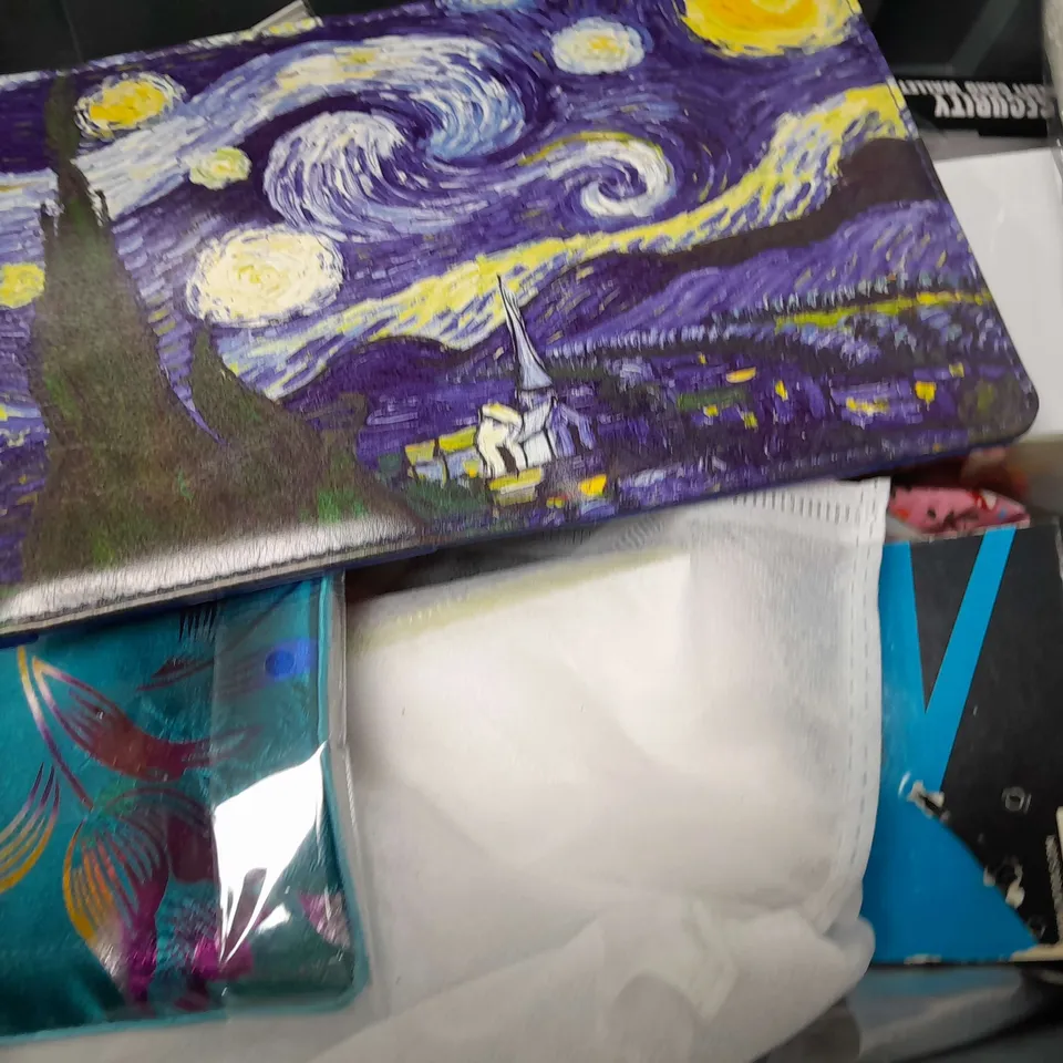BOX OF APPROXIMATELY 12 ASSORTED ITEMS TO INCLUDE - ROMA MINI ZIP BAG , EARTH BREEZE LAUNDRY DETERGENT , SECURITY WALLET ETC