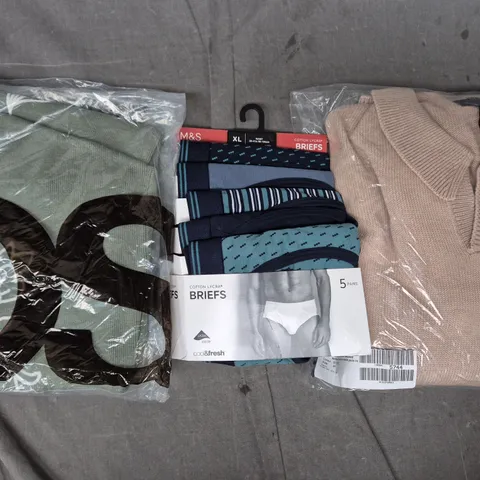 BOX OF APPROXIMATELY 25 ASSORTED CLOTHING AND FASHION PRODUCTS IN VARIOUS STYLES AND SIZES - COLLECTION ONLY