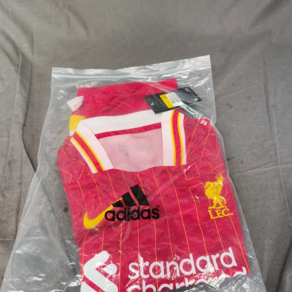 BAGGED LIVERPOOL FC HOME KIT - KIDS - SIZE 22