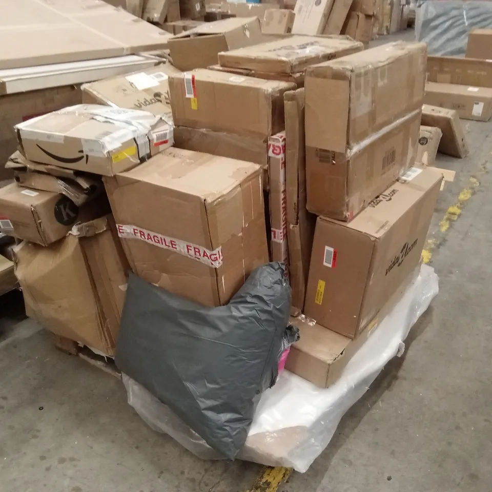 PALLET OF ASSORTED FLATPACK FURNITURE AND FURNITURE PARTS 