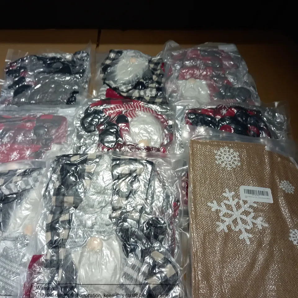 LOT OF 9 VAC SEALED CHRISTMAS DECORATIONS