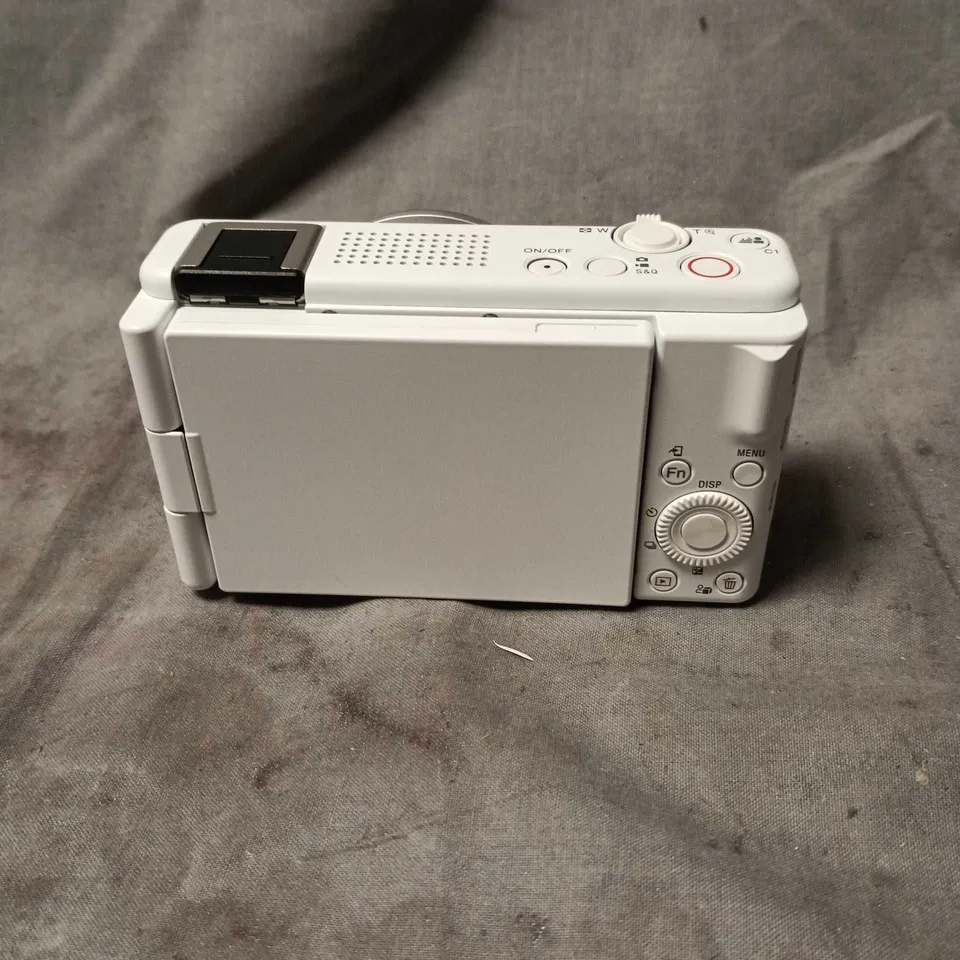 SONY WHITE COMPACT DIGITAL CAMERA WITH ZEISS LENS WITH BOX