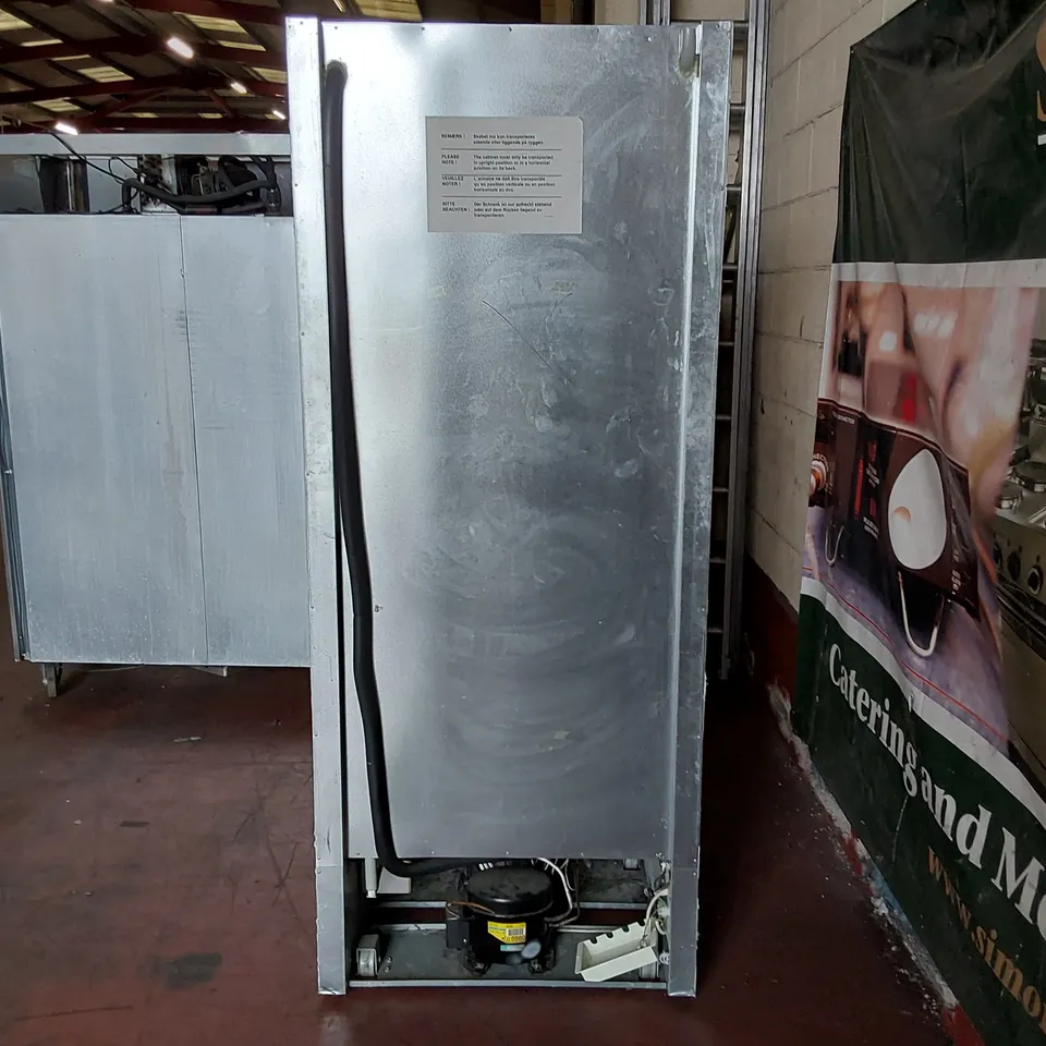 GRAM K625 UPRIGHT FRIDGE