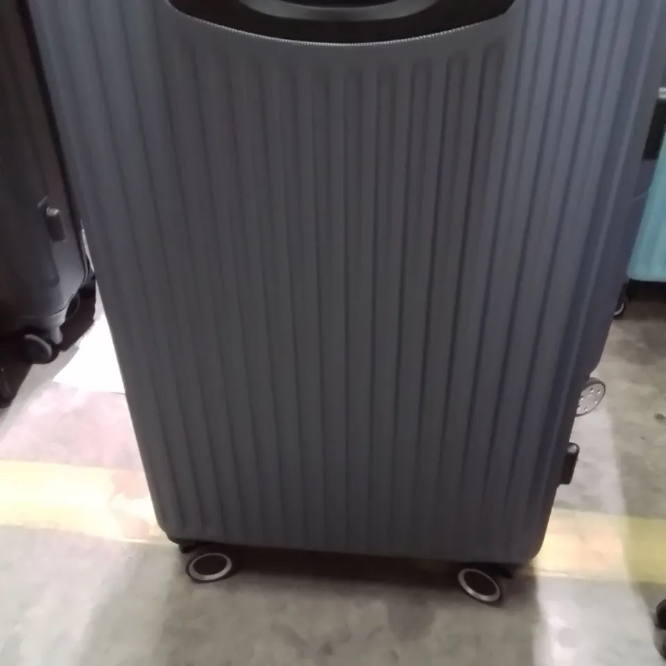 LUGG TRAVEL SUITCASE 