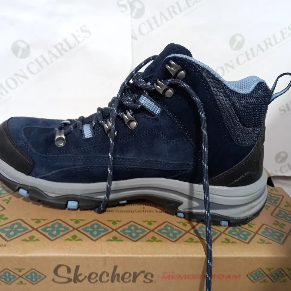 BOXED PAIR OF SKECHERS NAVY WATERPROOF BOOT - SIZE 5.5
