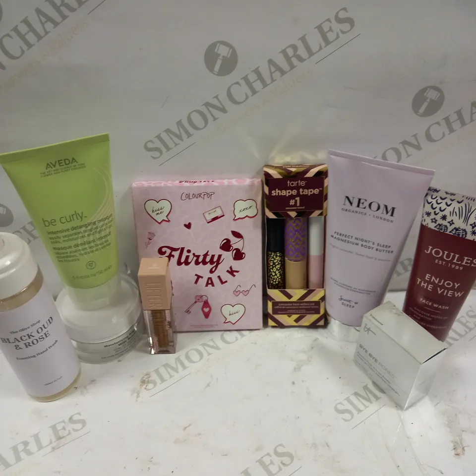 LOT TO CONTAIN APPROXIMATELY 30 ASSORTED WOMEN'S HEALTHCARE AND BEAUTY PRODUCTS, INCLUDES FOUNDATION, BODY BUTTER & HAND WASH 