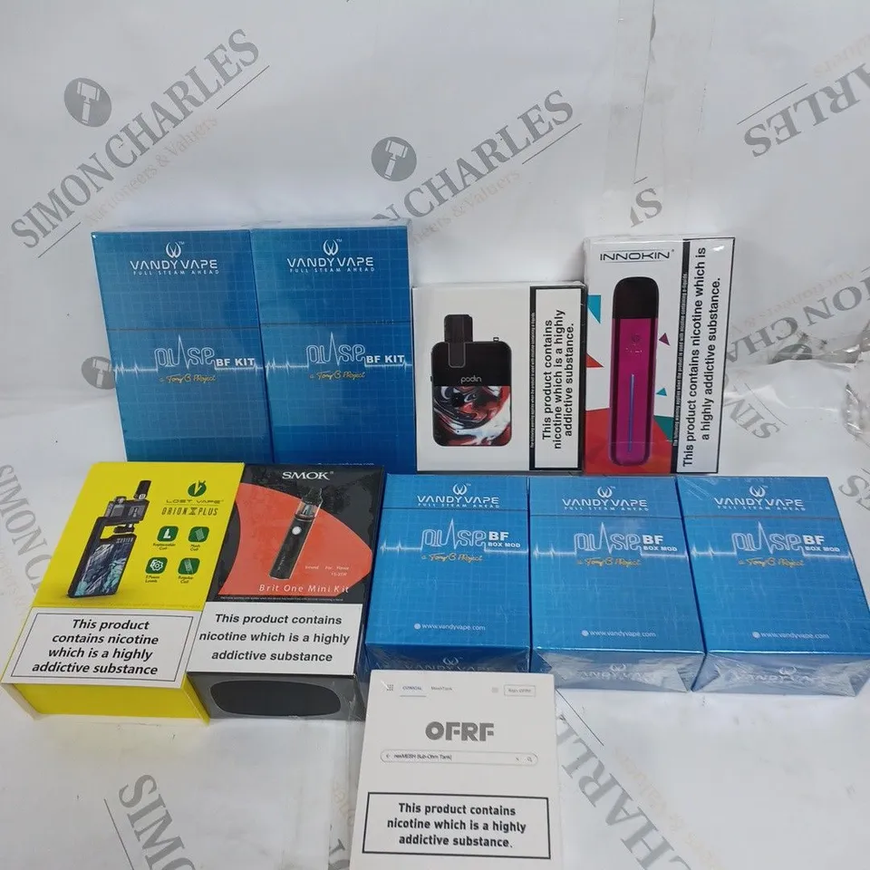 BOX OF APPROXIMATELY 10 ASSORTED E-CIGARETTE PRODUCTS & ACCESSORIES TO INCLUDE VANDY VAPE, INNOKIN, SMOK ETC