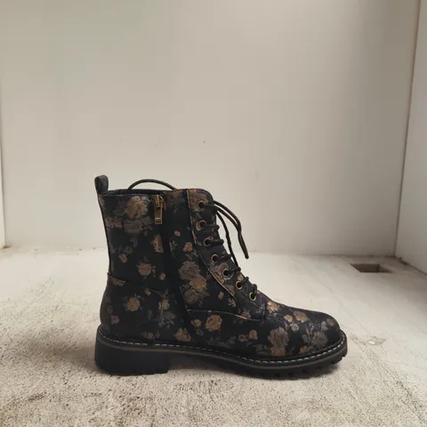 LUNAR WOMEN'S FLORAL PRINT COMBAT BOOT UK 6 (EU 39)