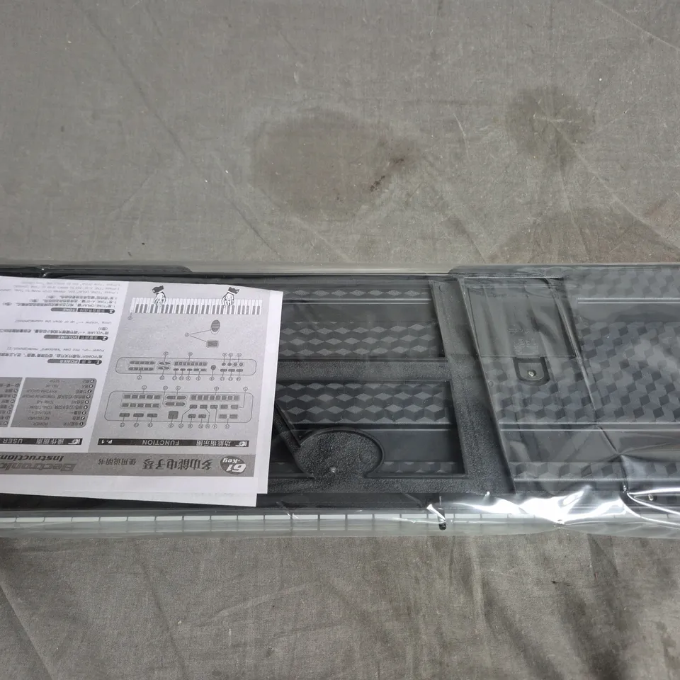 MQ-6104 KEYBOARD WITH BUILT-IN SPEAKERS