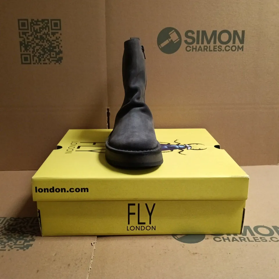 BOXED PAIR OF FLY LONDON SIDE-ZIP ANKLE BOOTS IN GREY SIZE 5