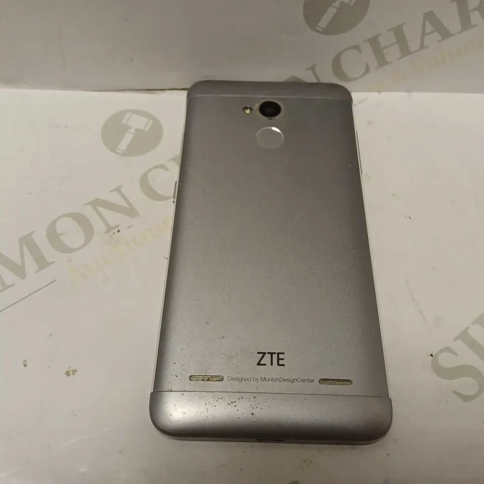 ZTE BLADE V7 LITE MOBILE PHONE IN SILVER
