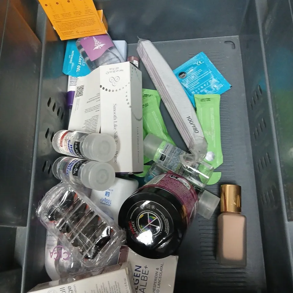 APPROXIMATEY 20 ASSORTED HEALTH AND BEAUTY PRODUCTS TO INCLUDE FEMFRESH POWDER, DOVE BODY WASH AND SIMPLE SOAP