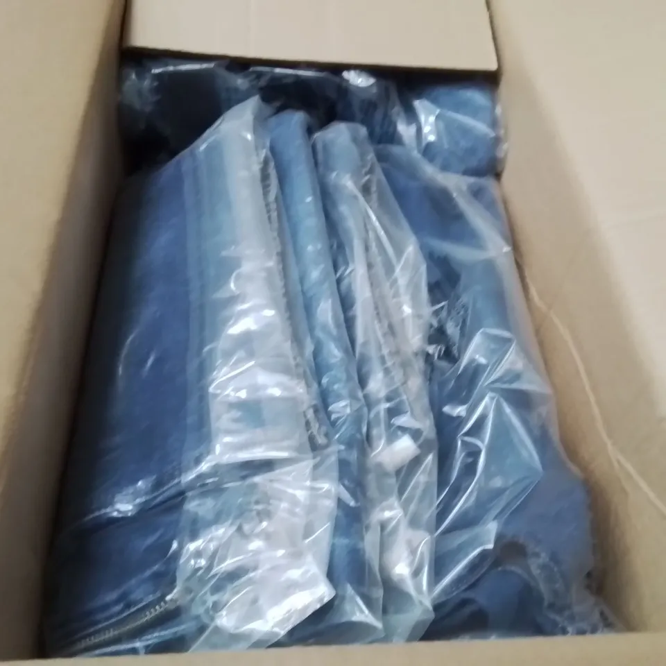 BOXED BRAND NEW APPROXIMATELY 12 SIMPLY BE PLEAT DETAIL JEANS MID BLUE SIZE 26L