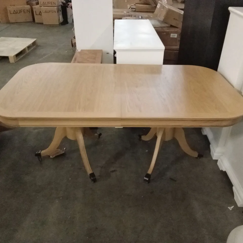 QUALITY DESIGNER 6-8 SEATER EXTENDABLE MOBILE DINING TABLE ON CASTORS