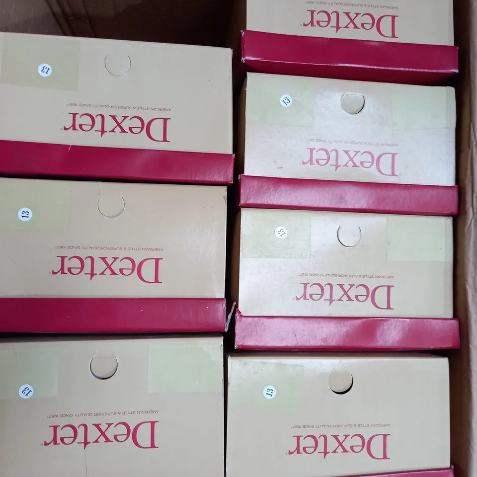 BOX OF 8 PAIRS OF GIRLS BOOTS IN BLACK/PINK/GREEN SIZE 13
