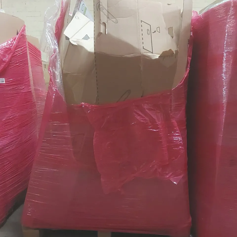 PALLET OF ASSORTED ITEMS INCLUDING: UDREAMER TURNTABLE, FULL-SIZE FOOD PROCESSOR, CHAIR, DRESSING CASE, BABY GATE ECT