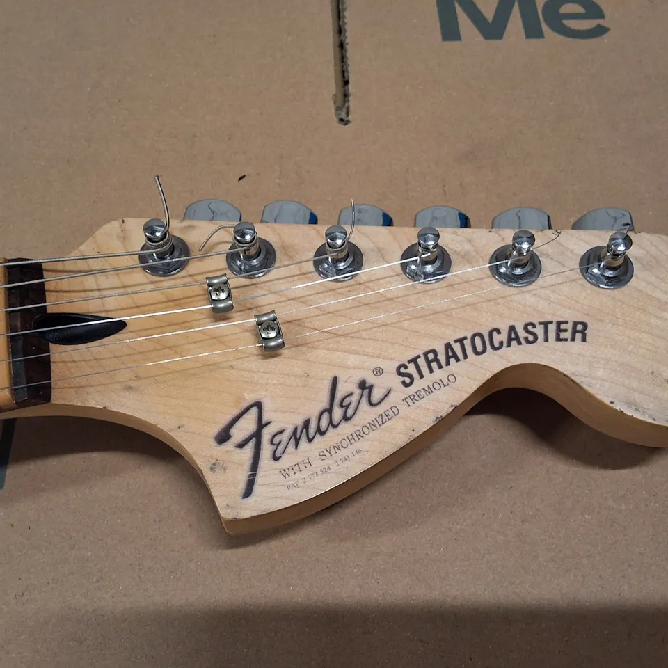 FENDER STRATOCASTER-STYLE ELECTRIC GUITAR – RED (BOLT-ON NECK)