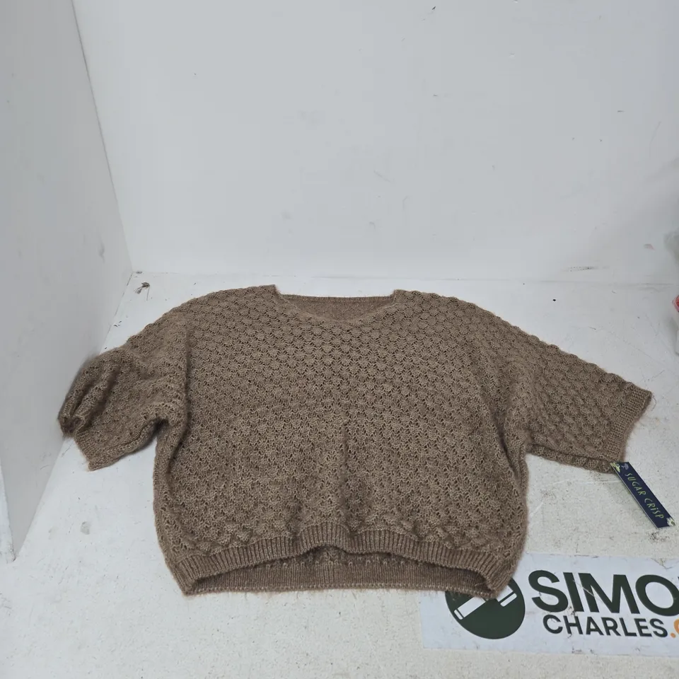 BOX OF APPROXIMATELY 25 ASSORTED CLOTHING ITEMS TO INCLUDE: SUGAR CRISP KNIT JUMPER 