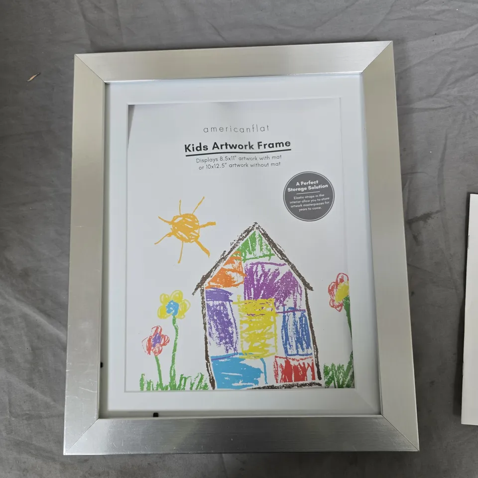 BOX OF APPROXIMATELY 12 ASSORTED ITEMS TO INCLUDE: PHOTO FRAMES 