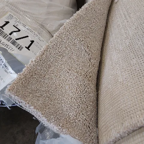 ROLL OF QUALITY STS HERITAGE LUXURY AB CARPET // SIZE: APPROX 5 X 4.4m