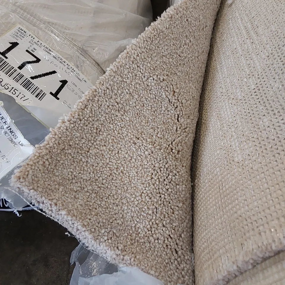 ROLL OF QUALITY STS HERITAGE LUXURY AB CARPET // SIZE: APPROX 5 X 4.4m