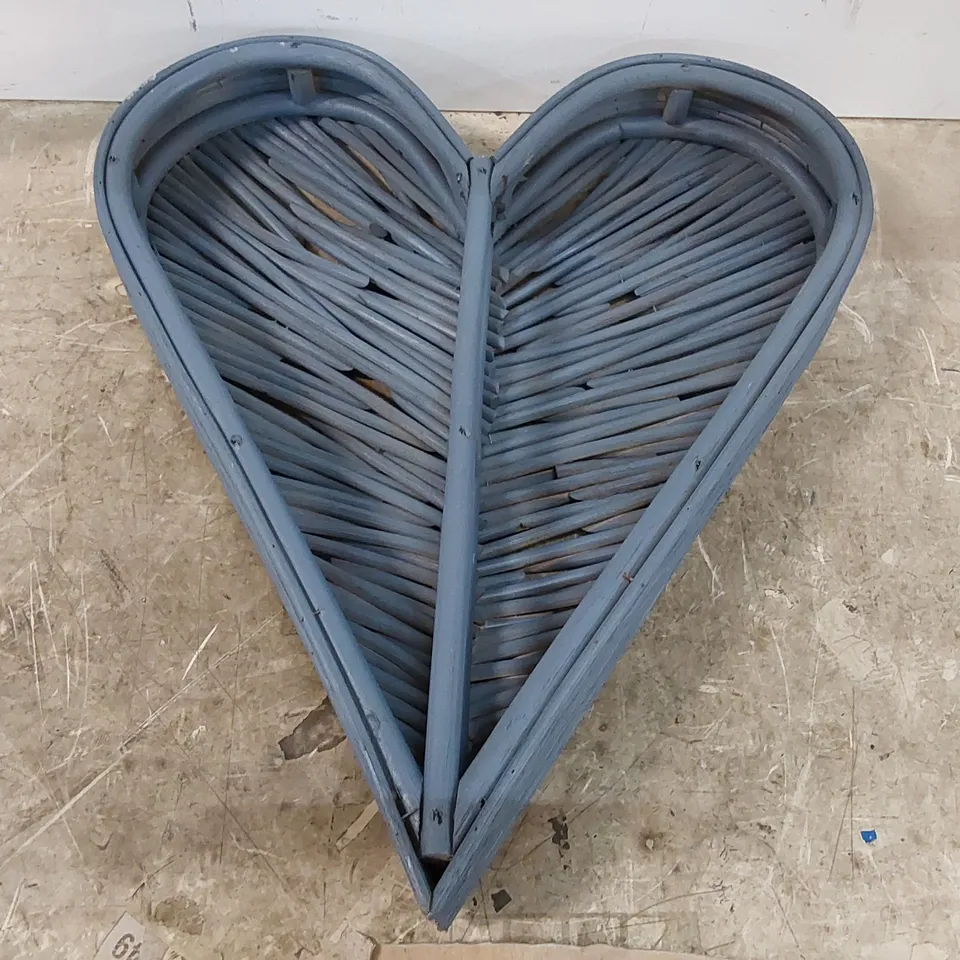 BOXED RATTAN HEART WALL DECOR - BLUE (1 BOX)