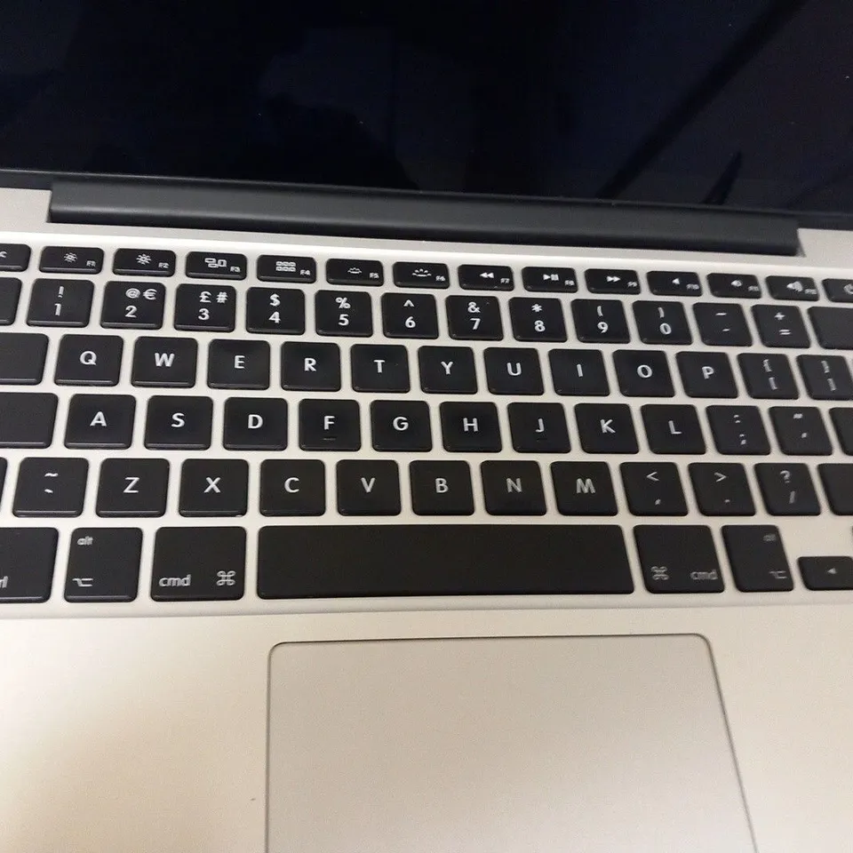 APPLE MACBOOK PRO (A1502 EARLY 2015)