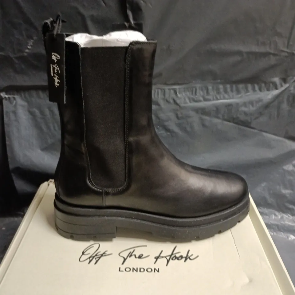 OFF THE HOOK BANK BOOTS IN BLACK - UK 7