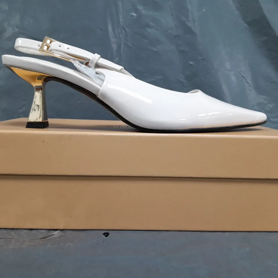 BOXED PAIR OF SIMMI LONDON JUNE POINTED TOE HEELED SLINGBACK SHOES IN OFF WHITE SIZE UK 5