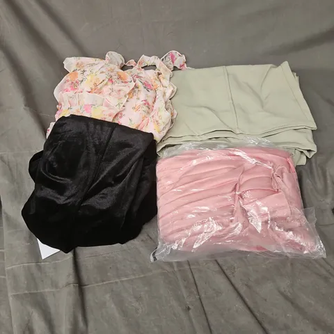 APPROXIMATELY 20 ASSORTED CLOTHING ITEMS IN VARIOUS STYLES AND SIZES 