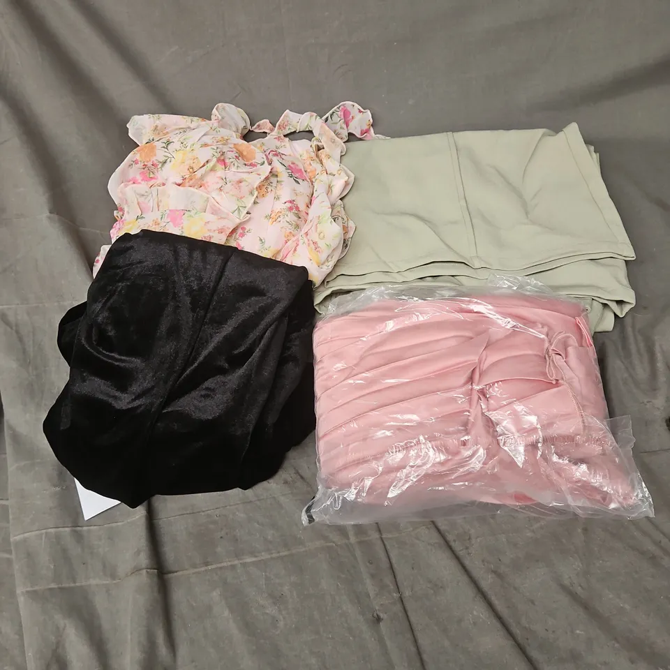 APPROXIMATELY 20 ASSORTED CLOTHING ITEMS IN VARIOUS STYLES AND SIZES 