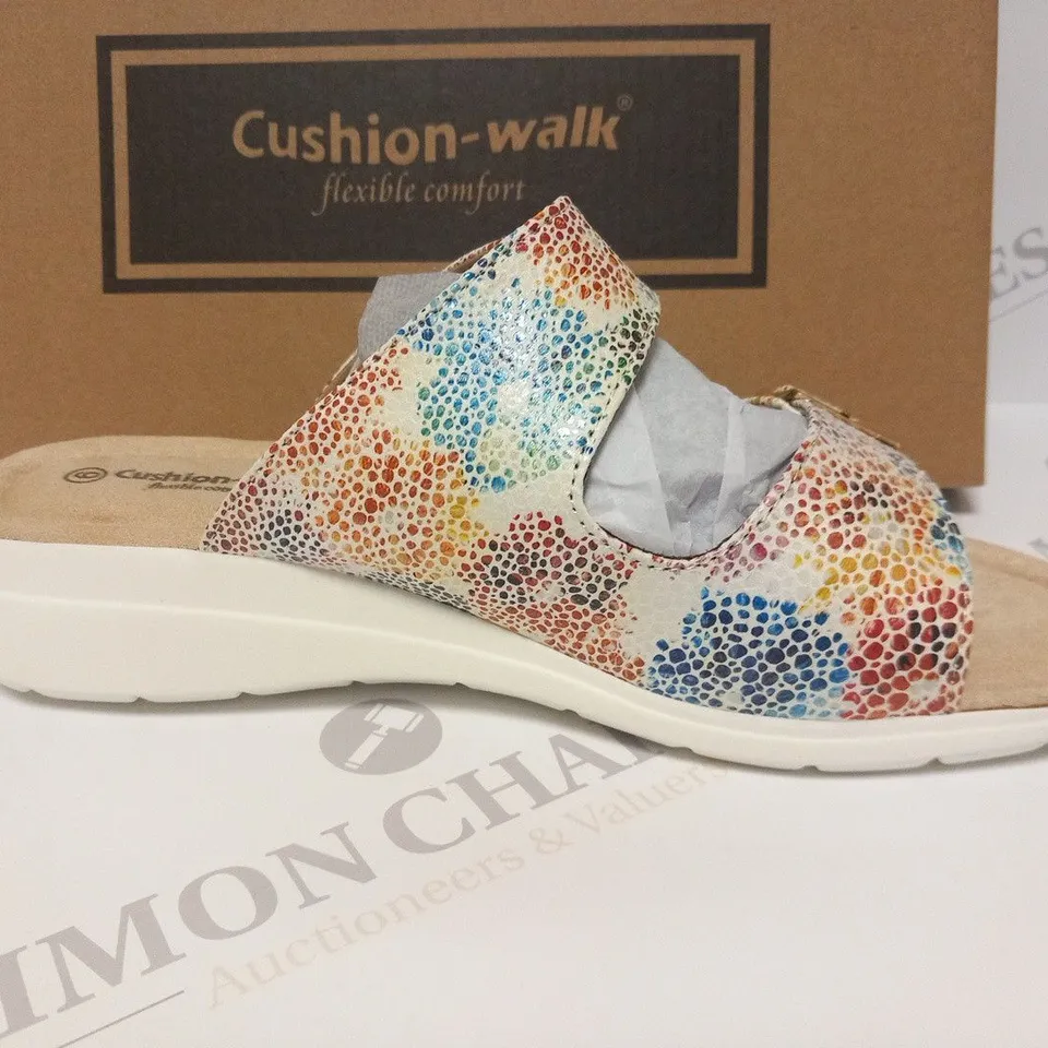 BOXED PAIR OF CUSHION WALK WHITE SANDALS - SIZE 6