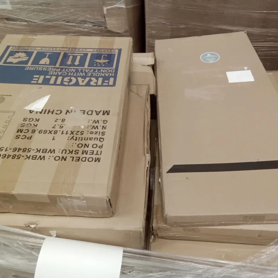 PALLET OF ASSORTED ITEMS INCLUDING VANITY MIRROR, KINGRACK STEP LADDER, OFFICE CHAIR, FURDUZZ LED MIRROR 