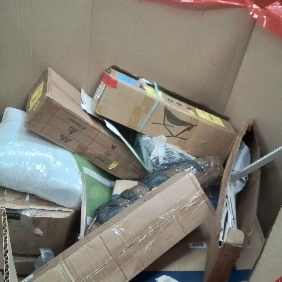 PALLET OF ASSORTED HOUSEHOLD GOODS AND PRODUCTS TO INCLUDE;PET CARRIER,AREA RUG,PRESSURE WASHER 