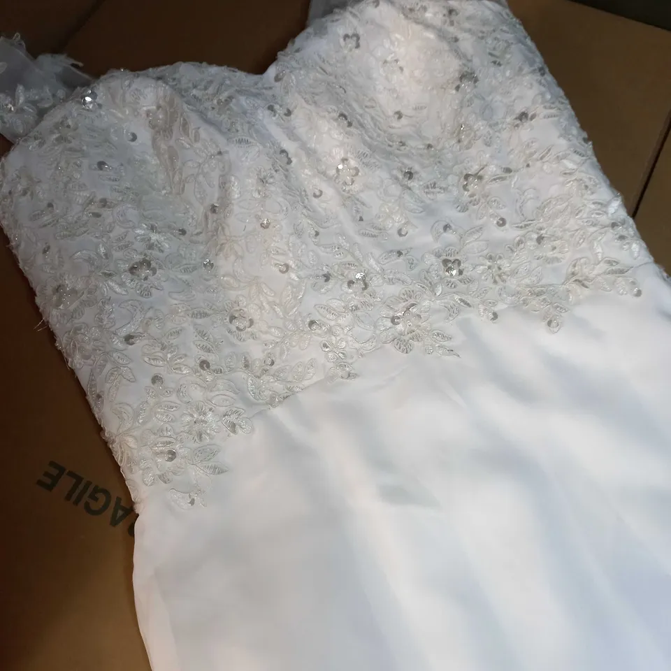 DESIGNER IVORY/EMBELLISHED LACE DETAILED WEDDING DRESS